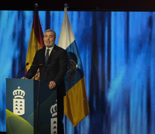 El presidente reclama respeto para Canarias y llama a exigirlo “con orgullo y sin complejos”