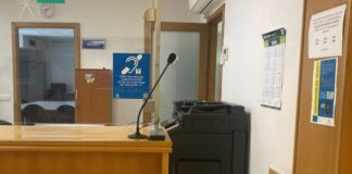 El Servicio Canario de la Salud instala bucles de inducción magnética en los centros de salud para facilitar la accesibilidad auditiva