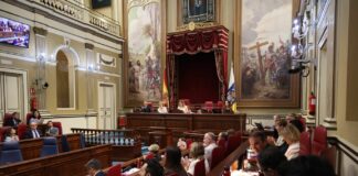 El Parlamento de Canarias aprueba por unanimidad la inclusión de La Graciosa en la letra del himno autonómico