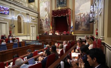 El Parlamento de Canarias aprueba por unanimidad la inclusión de La Graciosa en la letra del himno autonómico