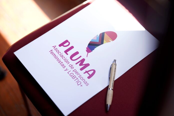 Pluma