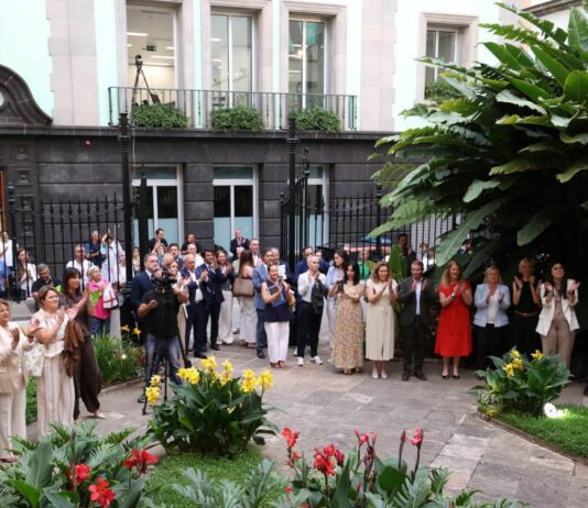 El Patio de Honor del Parlamento de Canarias se llena de música y emoción en el concierto institucional por el Día de Canarias