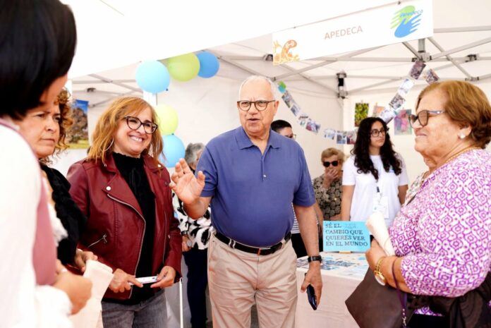 080626 El presidente del Cabildo, Casimiro Curbelo, y la consejera insular de Política Social, Rosa Elena García