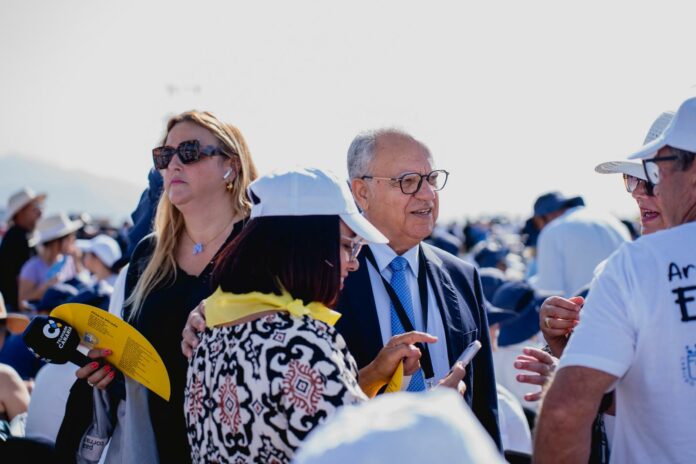 120626 Casimiro Curbelo, presidente del Cabildo de La Gomera, durante la Eucaristía con motivo de la visita del Papa León XIV a Canarias