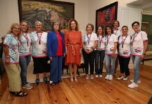 La presidenta del Parlamento recibe a las deportistas de Ámate Tenerife tras su histórico éxito internacional