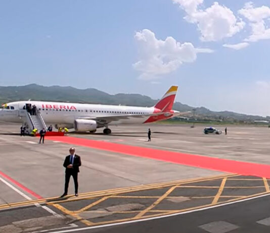 Un incidente en el avión dificulta el despegue del papa León XIV de Tenerife
