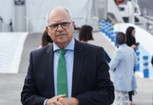 Curbelo insiste en que el Puerto de Los Cristianos “no se va a ampliar” y reclama actuar dentro de la actual superficie