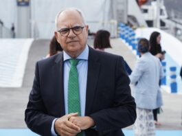 Curbelo insiste en que el Puerto de Los Cristianos “no se va a ampliar” y reclama actuar dentro de la actual superficie
