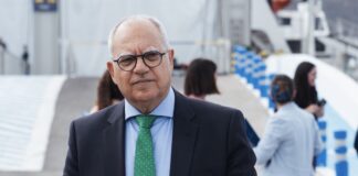 Curbelo insiste en que el Puerto de Los Cristianos “no se va a ampliar” y reclama actuar dentro de la actual superficie