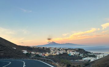 Nubes y claros con calor este martes en Canarias
