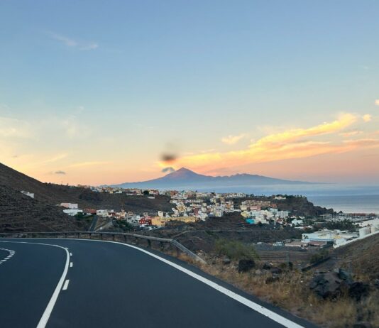Nubes y claros con calor este martes en Canarias