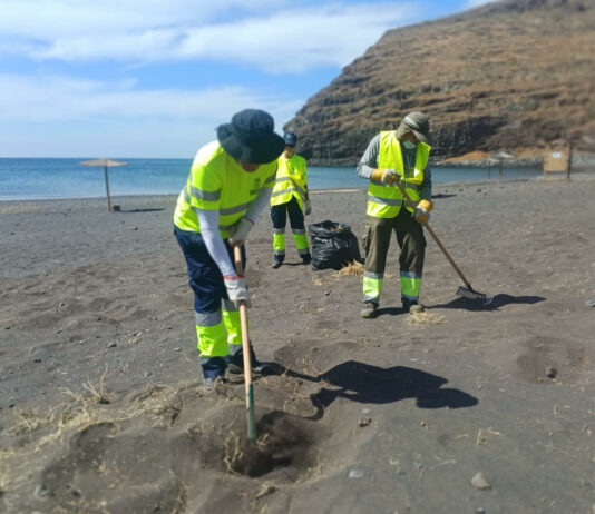 El Ayuntamiento de San Sebastián de La Gomera acondiciona las playas del municipio de cara a la temporada estival