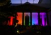 FOTONOTICIA.- La Cámara legislativa se ilumina con los colores del Orgullo