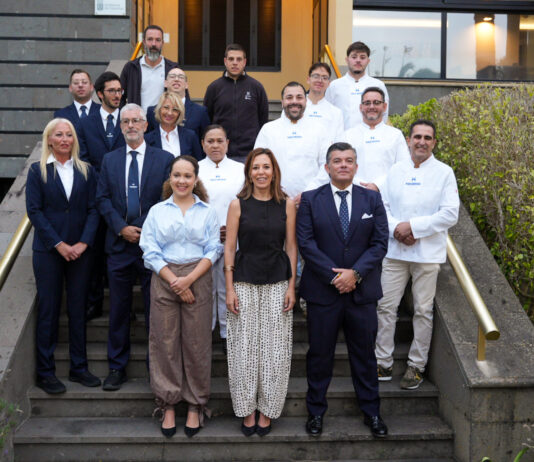 Jéssica de León y Paola Plasencia reconocen el trabajo del equipo de Hecansa antes de su servicio al papa León XIV