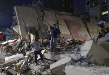 Dos fuertes terremotos de magnitud 7,1 y 7,5 sacude la costa central de Venezuela y se siente con fuerza en Caracas