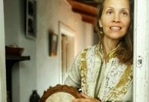 Beatriz Fernández Barahona eleva la artesanía contemporánea con sus chalecos joya desde La Gomera