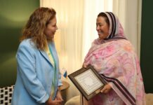 La presidenta del Parlamento de Canarias recibe a la cónsul de Marruecos con motivo del fin de su misión en las islas