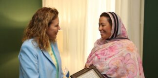 La presidenta del Parlamento de Canarias recibe a la cónsul de Marruecos con motivo del fin de su misión en las islas