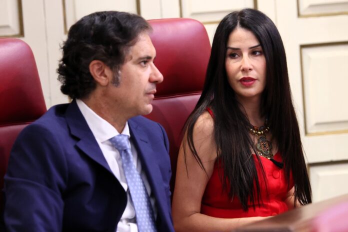 Melodie Mendoza y el diputado Jesús Ramos