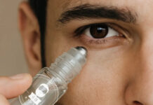 Rutina de cuidado facial para iluminar el contorno de ojos