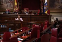 El Parlamento de Canarias aprueba el dictamen final de la comisión de investigación sobre la contratación de material sanitario durante la pandemia