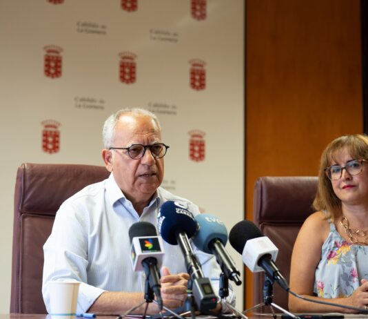El Cabildo facilita los libros de texto del nuevo curso escolar a más de 2000 estudiantes de La Gomera