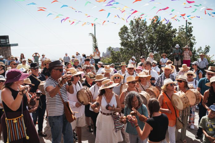Chácaras y tambores en una fiesta de La Gomera