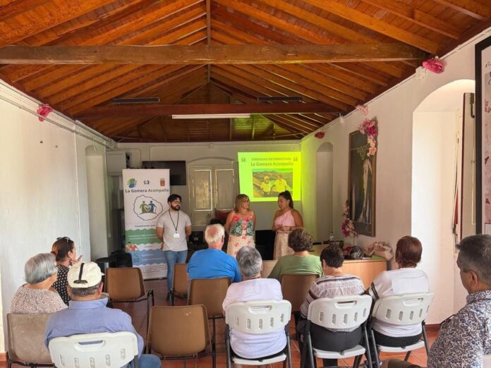 La consejera Rosa Elena García durante la presentación La Gomera Acompaña