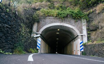 Regulación puntual del tráfico en el Túnel de la Cumbre por trabajos de limpieza