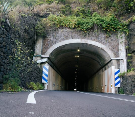 Regulación puntual del tráfico en el Túnel de la Cumbre por trabajos de limpieza