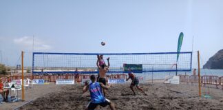 El Gomahara Beach Voley reúne a 80 deportistas de toda Canarias en la playa de San Sebastián de La Gomera.