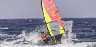El viento devuelve el espectáculo a El Cabezo en una intensa jornada de competición del Wind&Waves Festival
