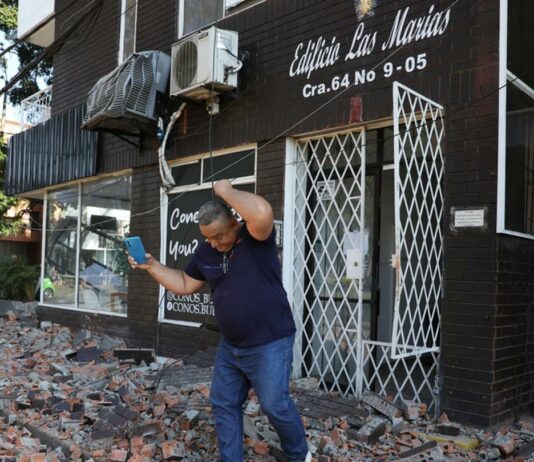 Un terremoto de magnitud 7,4 sacude Colombia con graves daños materiales en varias ciudades