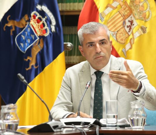 Manuel Domínguez anuncia el impulso a la continuidad de empresas y autónomos con dos nuevos programas