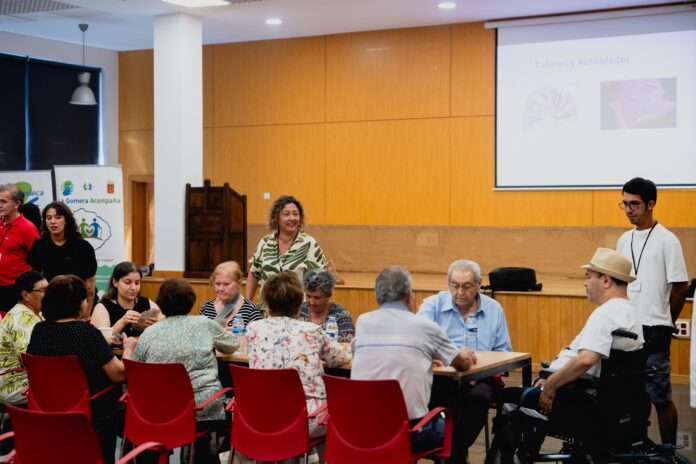 300926 Mayores disfrutando de actividades dentro del programa La Gomera Acompaña