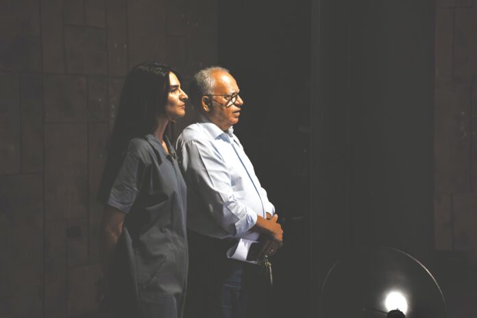 Casimiro Curbelo y Yapci Ramos durante una visita a los preparativos de la exposición