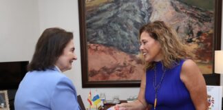 Astrid Pérez recibe a la nueva decana del Cuerpo Consular acreditado en Santa Cruz de Tenerife