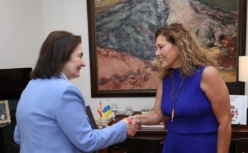 Astrid Pérez recibe a la nueva decana del Cuerpo Consular acreditado en Santa Cruz de Tenerife