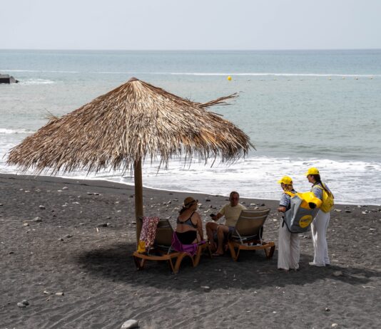Transición ecológica y Ecoembes impulsan una campaña para promover el reciclaje de envases en playas y zonas de baño