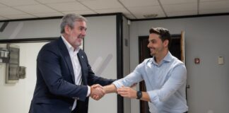 Clavijo presenta su candidatura a la Presidencia de Canarias con el 99 % de avales de los nacionalistas