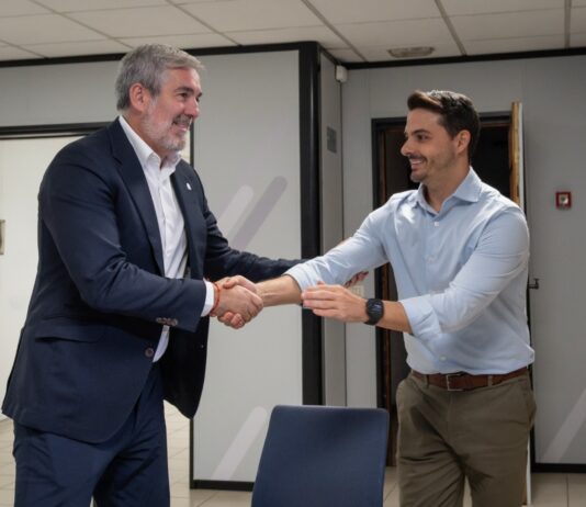 Clavijo presenta su candidatura a la Presidencia de Canarias con el 99 % de avales de los nacionalistas