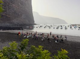 Valle Gran Rey celebra una nueva edición de gimnasia para mayores en la playa con gran éxito de participación