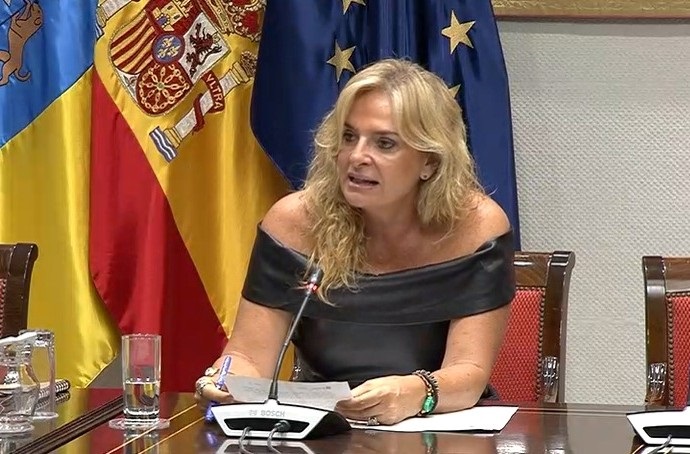 La consejera, Esther Monzón en el Parlamento