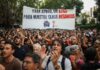 Miles de personas frente al ático del Gobierno de Ayuso protestan contra el desahucio de Maricarmen: «Vergüenza»