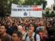 Miles de personas frente al ático del Gobierno de Ayuso protestan contra el desahucio de Maricarmen: «Vergüenza»