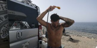 Bajada ligera de temperaturas este miércoles en Canarias donde persiste la calima