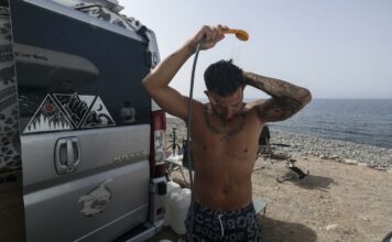 Bajada ligera de temperaturas este miércoles en Canarias donde persiste la calima
