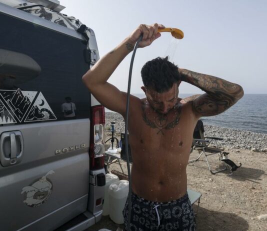 Bajada ligera de temperaturas este miércoles en Canarias donde persiste la calima