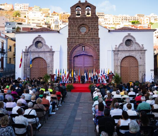 La Gomera reivindica la memoria y la democracia en el 534 aniversario de la partida de Colón