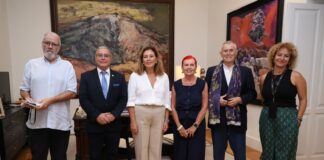 Astrid Pérez recibe la iniciativa ‘Canarias Importa II’, elaborada por el Consejo Social de la ULPGC